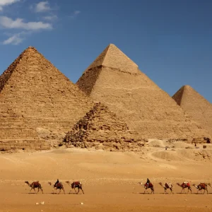 PIRAMIDES Y TEMPLOS – AVENTURA EN EGIPTO