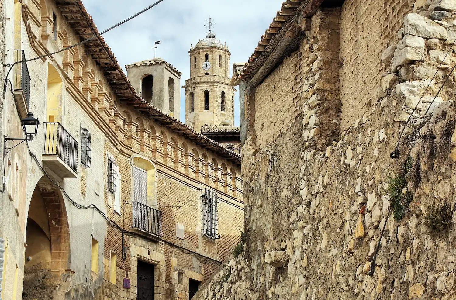 VILLA DE FONZ, CONCATEDRAL Y BELEN DE MONZON