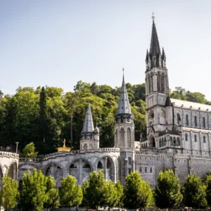 LOURDES – CUEVAS DE BETHARRAM Y CHOCOLATES LINDT